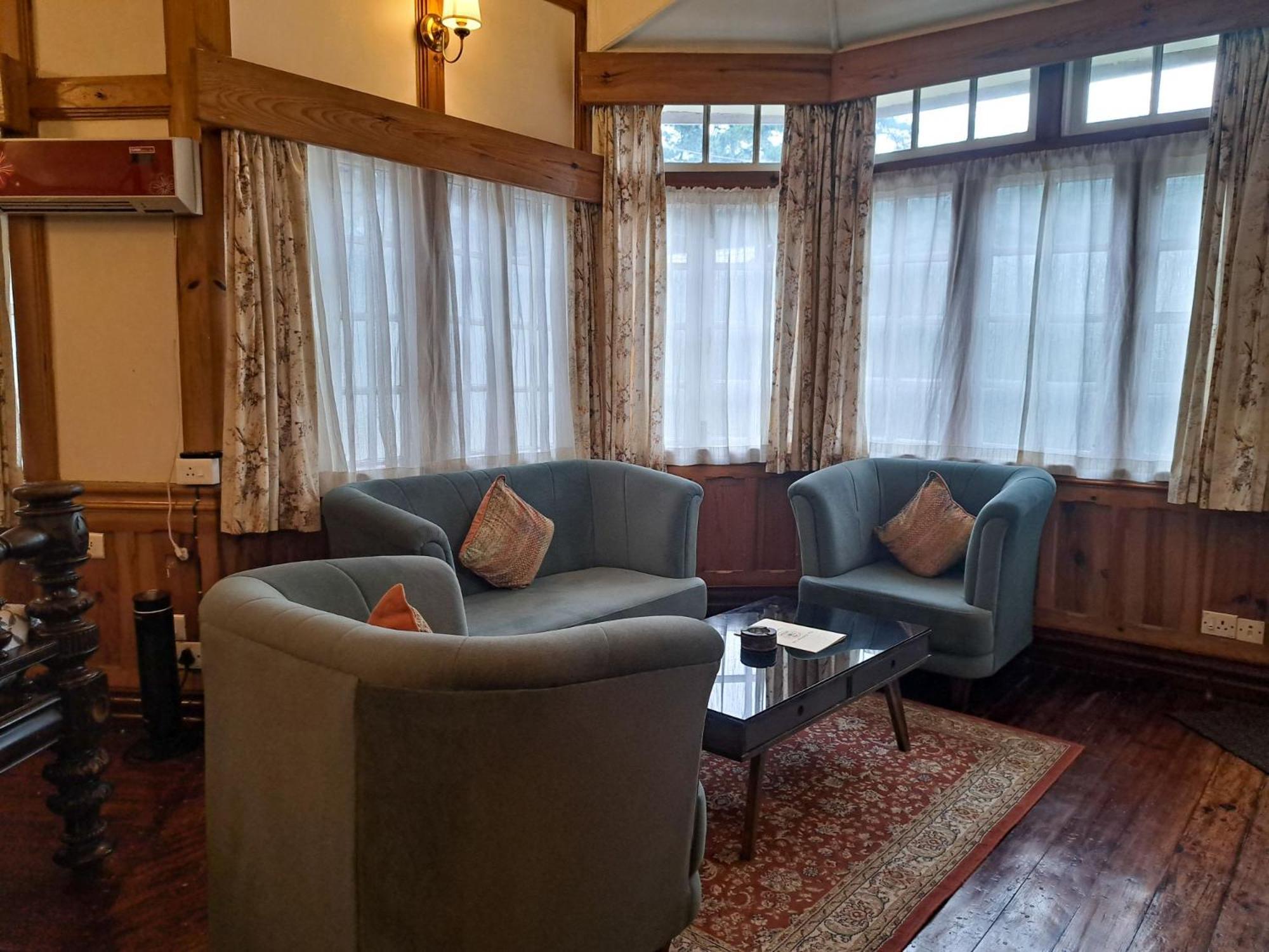 The Heritage Club - Tripura Castle Hotel And Spa Шиллонг Экстерьер фото