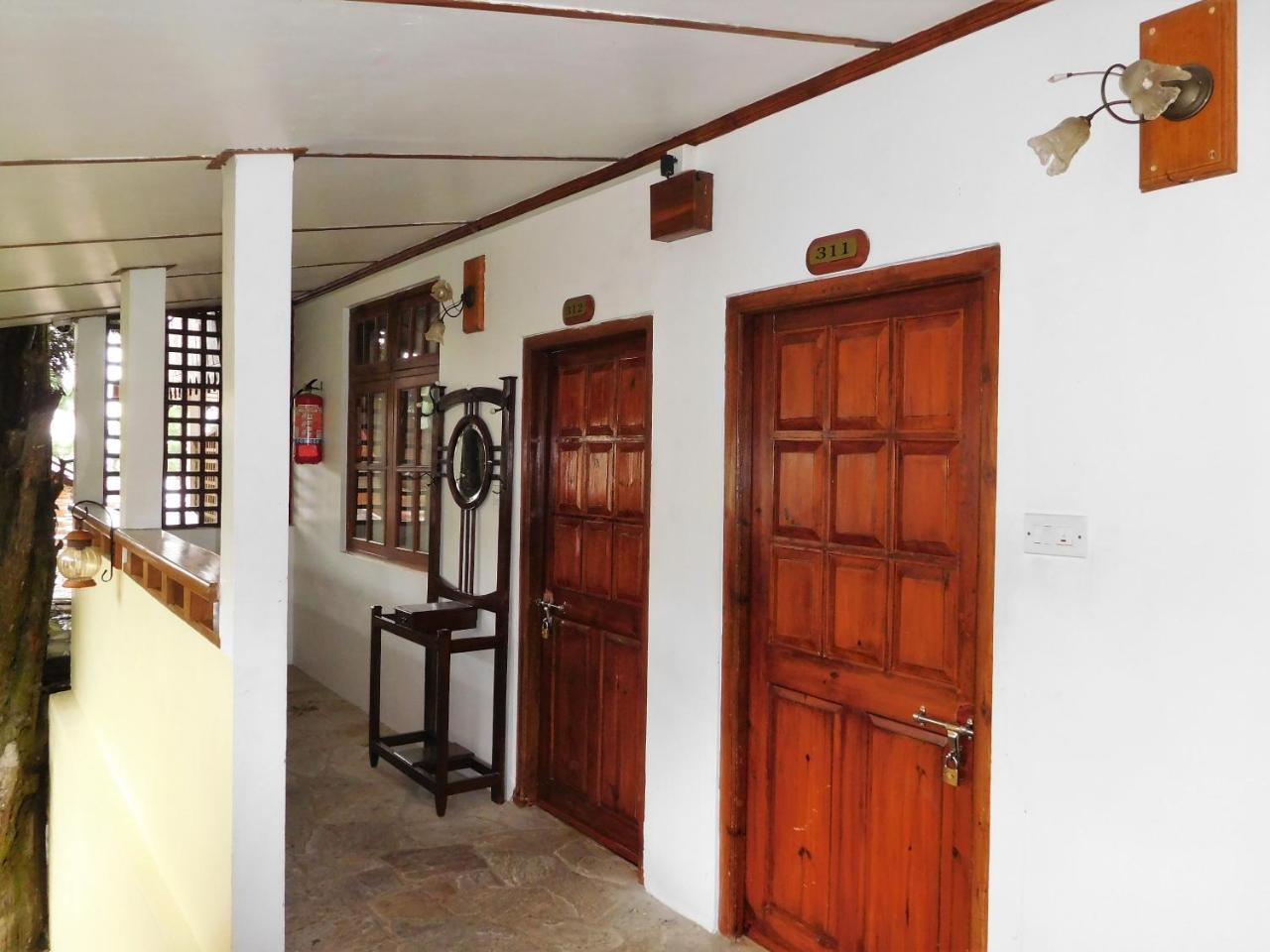The Heritage Club - Tripura Castle Hotel And Spa Шиллонг Экстерьер фото